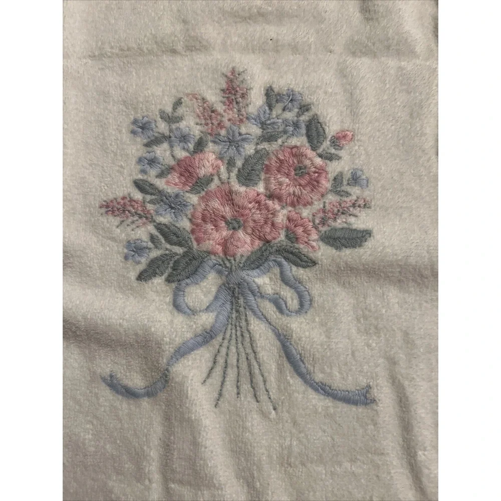 The Avanti Look Cotton Vintage Beige W Pink Roses &Blue Ribbon Bath Towel 24X45